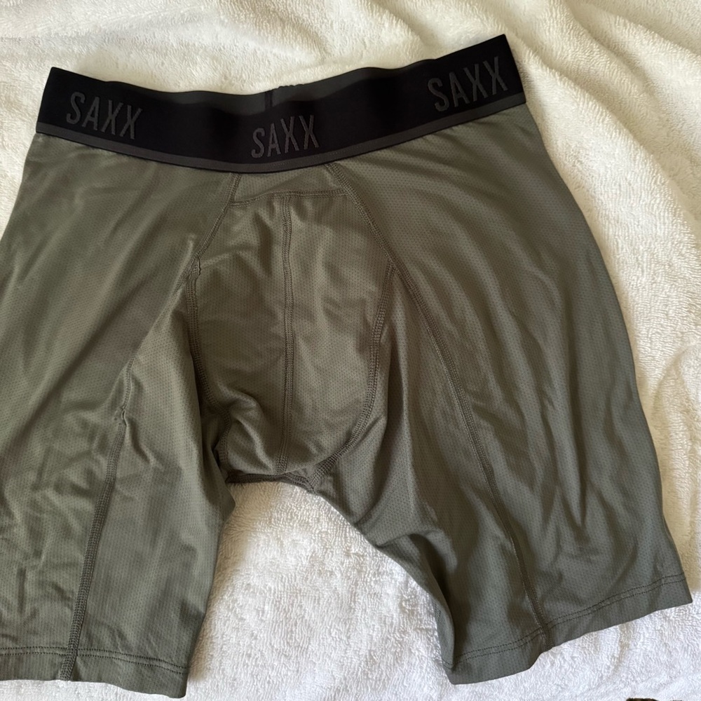 Saxx Kinetic Boxer Brief Medium Grey light compression.